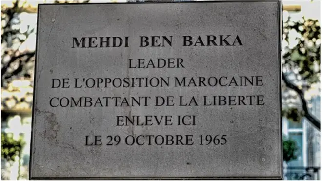 Une plaque commémorative de l'enlèvement de Mehdi Ben Barka