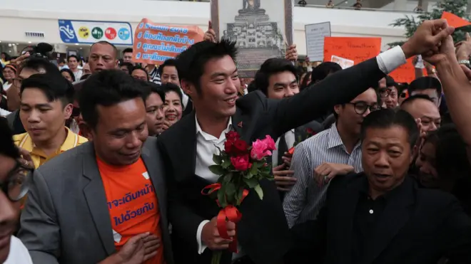 ธนาธร กกต 30 เม.ย.