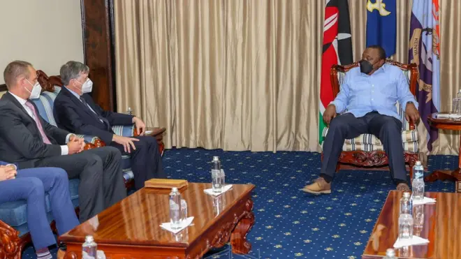 Pireezidant Uhuuruu Keeniyaattaa Ambaassaddar Daavid saaterfiildiifi jila isaanii