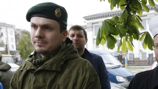 Адам Осмаєв очолював Міжнародний миротворчий батальйон ім. Джохара Дудаєва. ЙОго також звинувачували у підготовці замаха на Володимира Путіна.