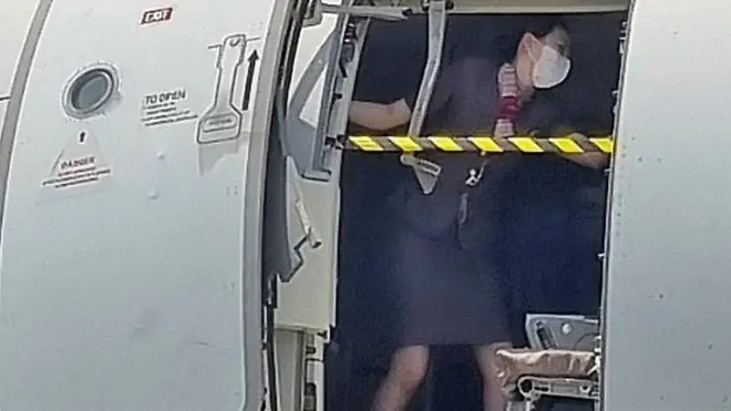 지난 26일 제주에서 출발해 대구로 향하던 아시아나항공기에 탑승한 30대 남성 A씨가 대구공항 상공에서 비상문을 강제로 개방해 승객들을 공포에 떨게 했다