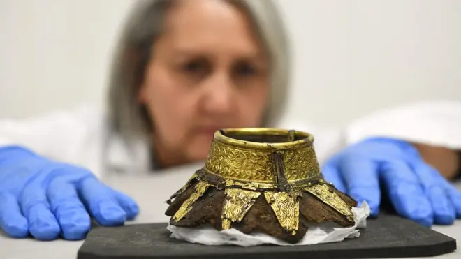 Los tesoros hallados en la tumba datan del siglo VI.