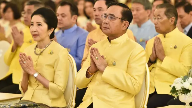 นายกฯ และภริยาออกงานด้วยกันบ่อยครั้ง แต่แทบไม่มีครั้งไหนที่ลูกสาวฝาแฝดทั้งสองจะปรากฏตัวด้วย