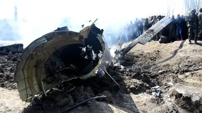 Пакистан сбил 2 индийских самолета