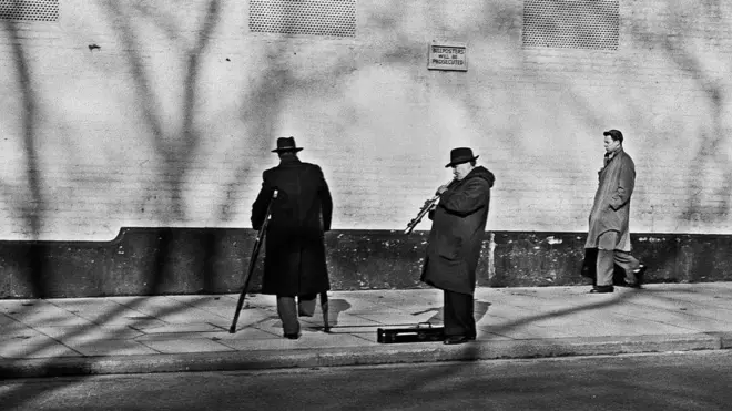 Buskers in London, 1952