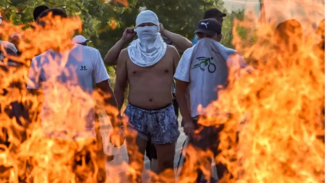 Атамбаев вооружил своих сторонников, но не смог заручиться поддержкой элит