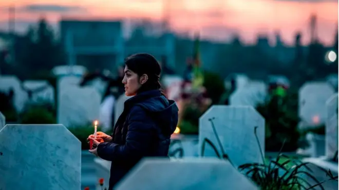 خلال زيارة المقابر بمناسبة عيد النيروز العام الماضي في مدينة القامشلي السورية