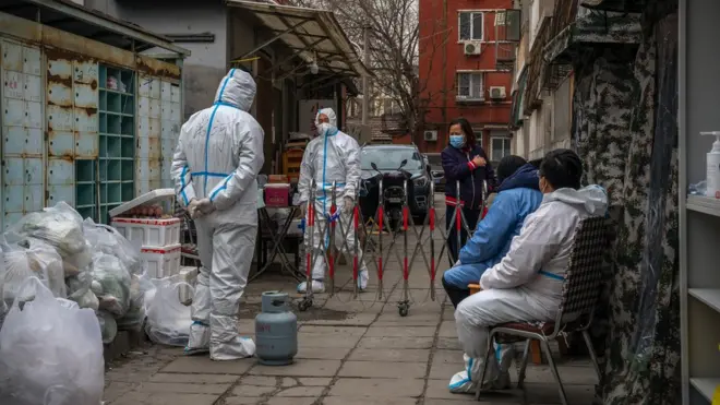 상하이 전역이 봉쇄에 들어간 이후 베이징에서도 엄격한 봉쇄 조치가 취해지고 있다