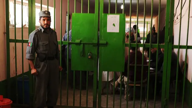 د افغانستان زندانونو ریاست مسوولینو هم تایید کړې، چې دغه زندانیان له تېرو دریو ورځو راهیسې خواړه نه خوري.