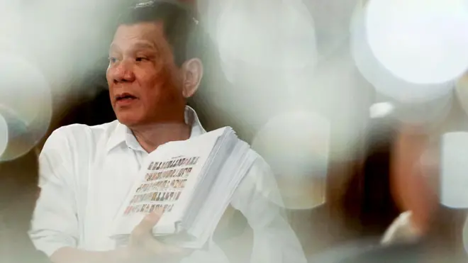 قال دوتيرتي إنه كان يقتل تجار المخدرات للاثبات لرجال الشرطة بأنهم يمكنهم عمل ذلك ايضا