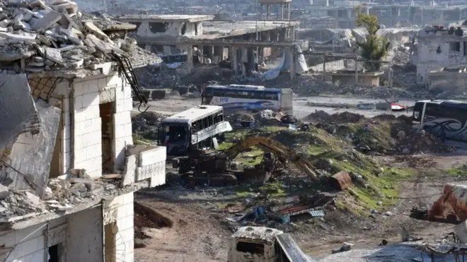 Báo nhà nước Syria cho biết đoàn xe buýt vào đông Aleppo khoảng giữa trưa nhưng không thấy đi ra trong nhiều giờ