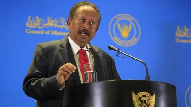 حذر رئيس وزراء السودان من خطر الانقسامات الحالية بين العناصر العسكرية والمدنية في المجلس السيادي