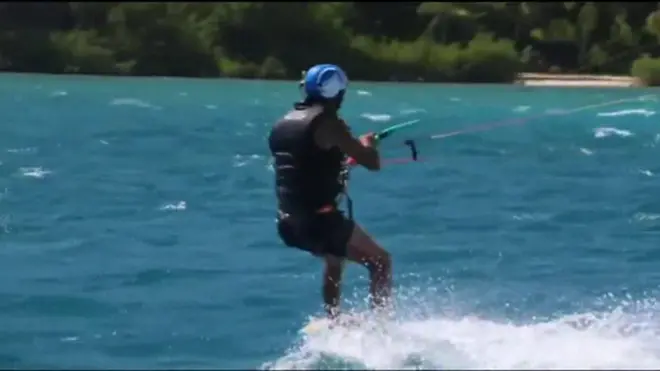 Obama praticando kitesurf