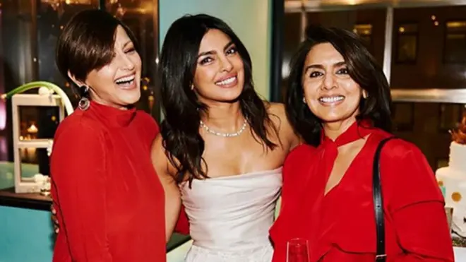 پرینکا چوپڑہ، نیتو سنگھ اور سونالی بیندرے کو نیویارک میں منعقدہ ایک تقریب میں دیکھا جا سکتا ہے