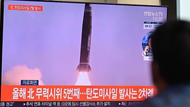 उत्तर कोरिया का दावा है कि नई क़िस्म की इस मिसाइल की रफ्तार, ध्वनि से भी पांच गुना तेज़ है.