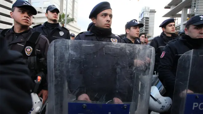 شملت مراسيم الطرد من الخدمة 2687 ضابط شرطة.