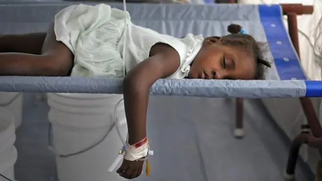 ሃይቲ ውስጥ በኮሌራ ተይዛ ህክምና የሚደረግላት ህጻን