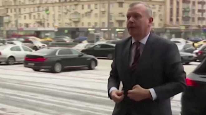 عُين ليدر سفيرا في الاتحاد الروسي منذ عام 2018، وتقلّد سابقا منصب سفير بلاده في بريطانيا وفنلندا.