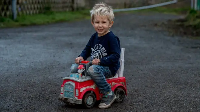 Стефан Сноуден хотів врятувати батька і вирушив на іграшковій вантажівці по завантаженій трасі