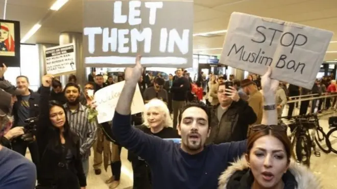 أثار القرار التنفيذي لترامب احتجاجات في الولايات المتحدة وخارجها