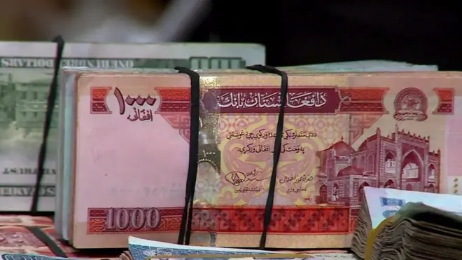 ولې د ډالرو پر وړاندې د افغانیو بیه را لوېدلې؟