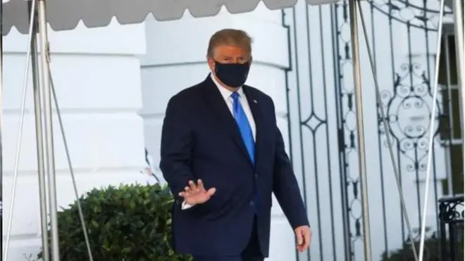 President Trump dey wave as e dey head to di hospital