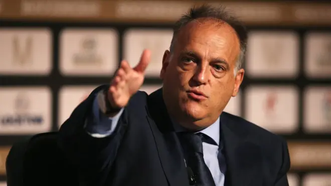 Javier Tebas s'exprimant lors de la convention mondiale des investisseurs du football, le Soccerex, à Manchester.