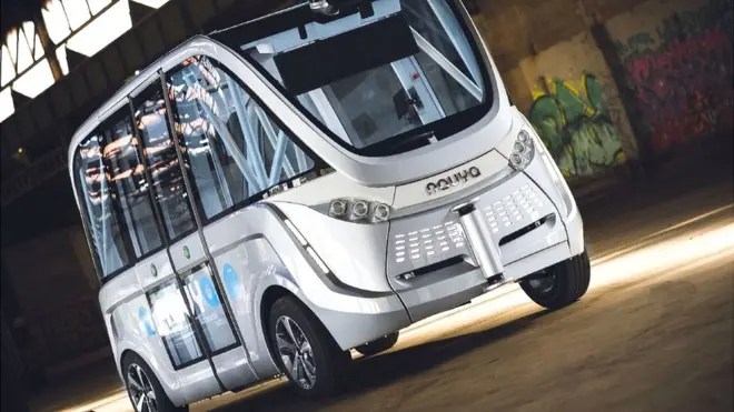 El autobús autónomo de la empresa francesa Navya tiene una capacidad de hasta 15 pasajeros.