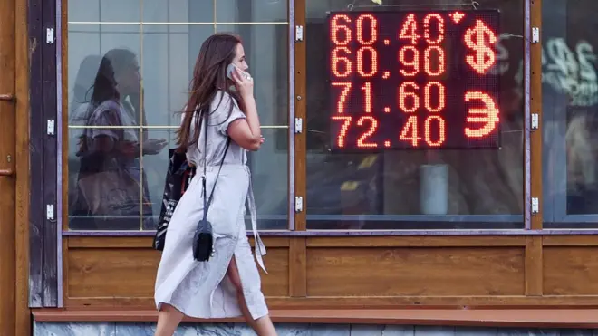 В первые дни августа рубль резко подешевел