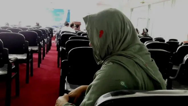 خوست کې د مدني ټولنې غړې وزیره سعادت وايي: "تېره اونۍ تڼیو ولسوالۍ نه یوه ښځه له کوره راوتښتیده په بدل واده شوې وه، د وهلو ټکولو له امله یې د لاسونه او پښو پوستکي شنه او تور وو."