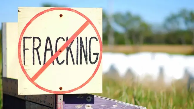 Varios partidos políticos en Reino Unido y Europa han pedido la prohibición permanente de esta práctica.