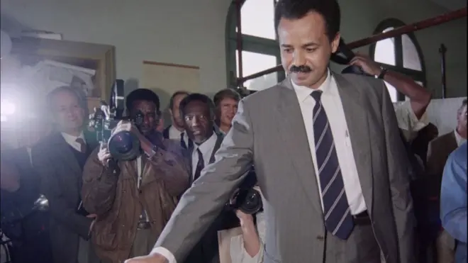 ፕረዚደንት ኢሳይያስ ኣብ ረፈረንደም ኤርትራ 1993 እናድመጸ