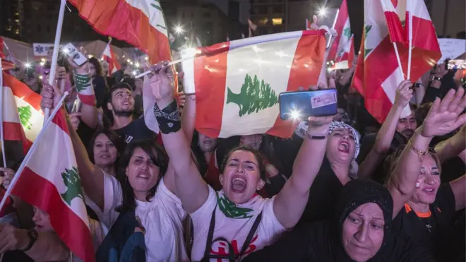 دعا رئيس حكومة تصريف الأعمال، حسان دياب، اللبنانيين إلى الصبر على الظلم الذي يعانون منه أو سيطالهم من أي قرار تأخذه أي جهة ويزيد في معاناتهم