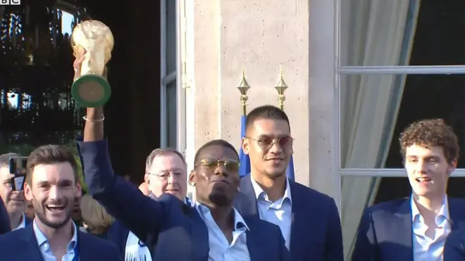 Еммануель Макрон прийняв "синіх " у Єлисейському палаці