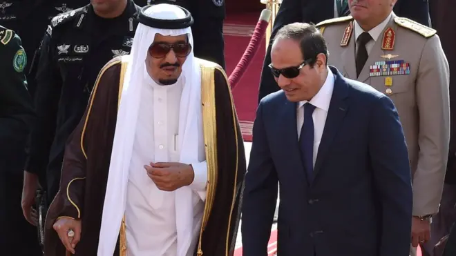 پادشاه عربستان در ریاض از رئیس جمهور مصر استقبال می کند