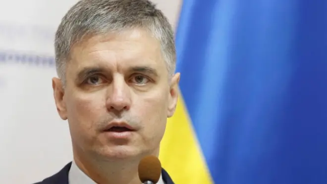 "Ми маємо дуже багато версій того, що сталося з літаком. Не відкидаємо жодної версії", - зазначив Вадим Пристайко