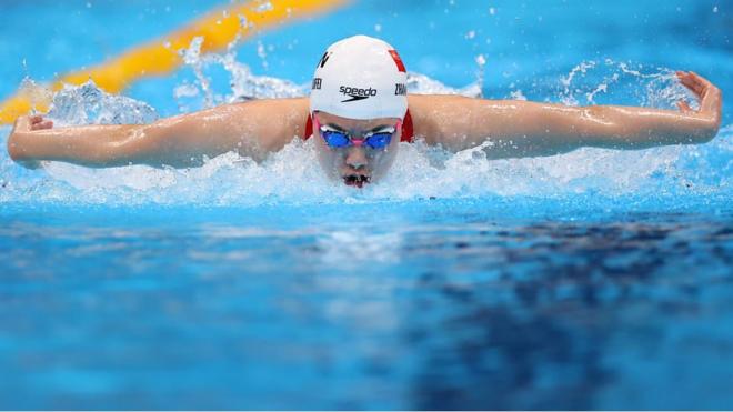 中国游泳运动员在东京奥运会上比赛