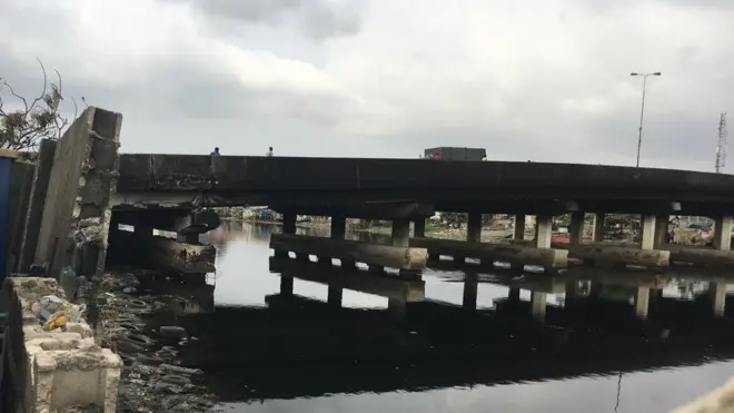 Other bridges sef don close for repair for Lagos, like dis Festac Link Bridge, wey fire burn for 2017