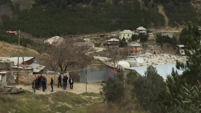 Bayıl yamacında sürüşmə hələ də davam edir