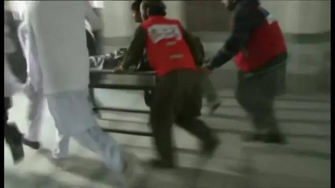 パキスタンで武装勢力が大学攻撃　