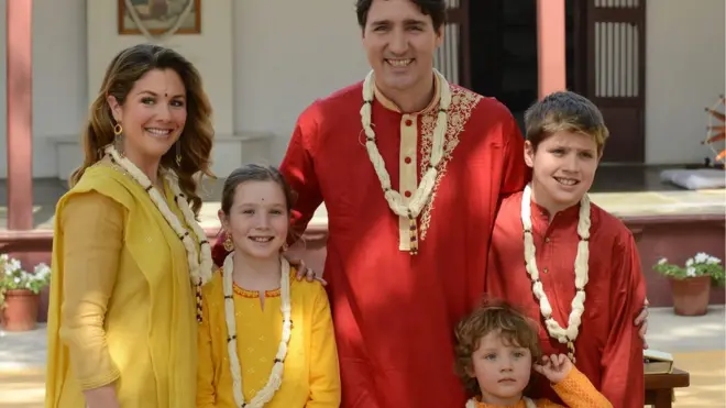 અમદાવાદ સાબરમતી આશ્રમમાં ટ્રુડો અને તેમનો પરિવાર