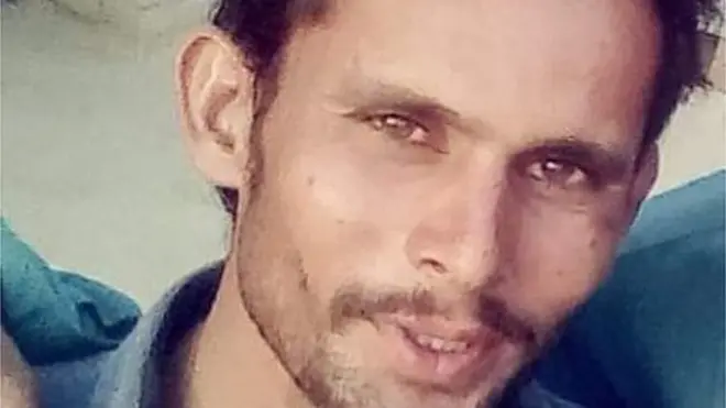 جب دیگر مزدور کسی قسم کی تفریح کے لیے جاتے تھے تو توتا رام پیسے بچانے کے لیے وہاں سے غائب ہو جاتا تھا