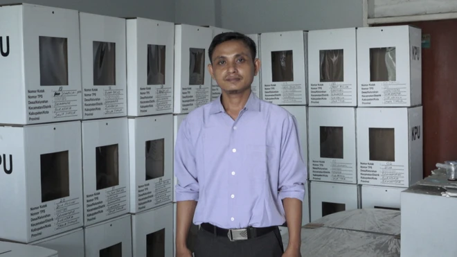 Panitia pemilihan di Kecamatan Semampir, Ahmad Fuad, yakin protokol kesehatan akan melindunginya dari virus corona.