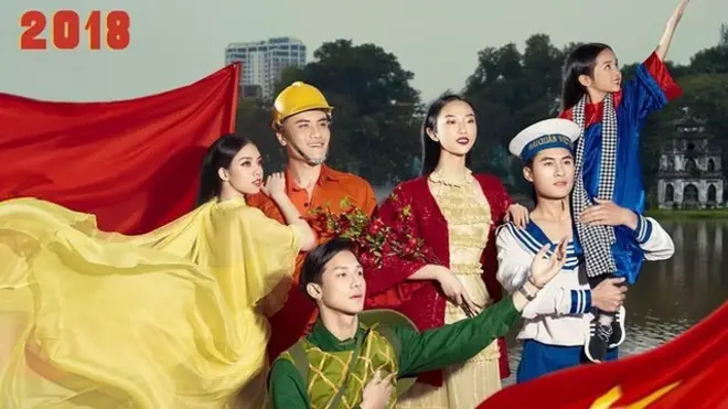 Tranh cổ động cố tạo ra hình ảnh toàn XH VN đi theo Đảng CS theo vă hóa tập thể một cách vui mừng, hớn hở nên phi thực