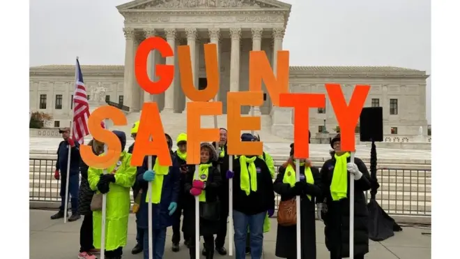 ناشطون من أجل تقييد حيازة السلاح أمام المحكمة العليا الأمريكية