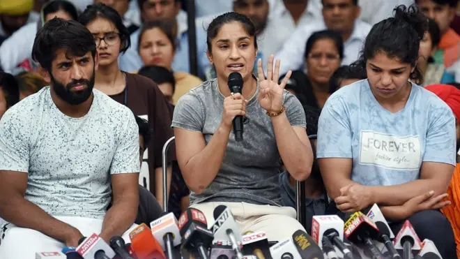 धरने पर पहलवान