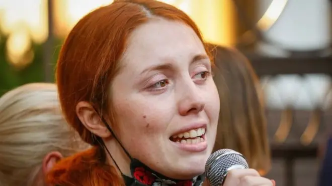 дівчина шишова