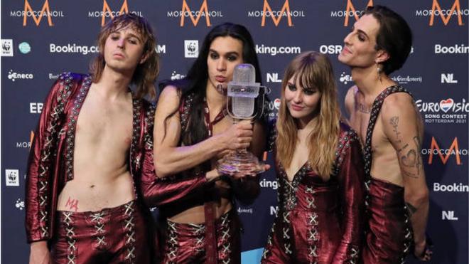 فرقة الروك الإيطالية مانسكين التي فازت بجائزة مسابقة يوروفيجن للأغنية الأوروبية