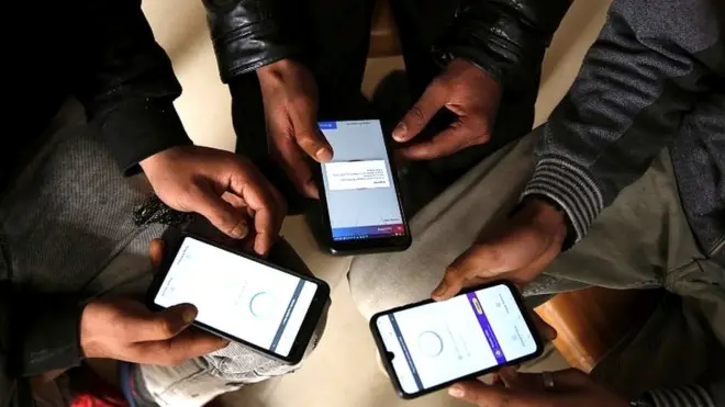 5 अगस्त को अनुच्छेद 370 की समाप्ति के बाद कश्मीर में फ़ोन और इंटरनेट बैन कर दिया गया था, 25 जनवरी को महीनों पर कई रोक के साथ इंटरनेट सेवा बहाल हुई है