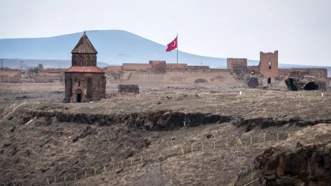 Türkiyə sərhədində bayraq